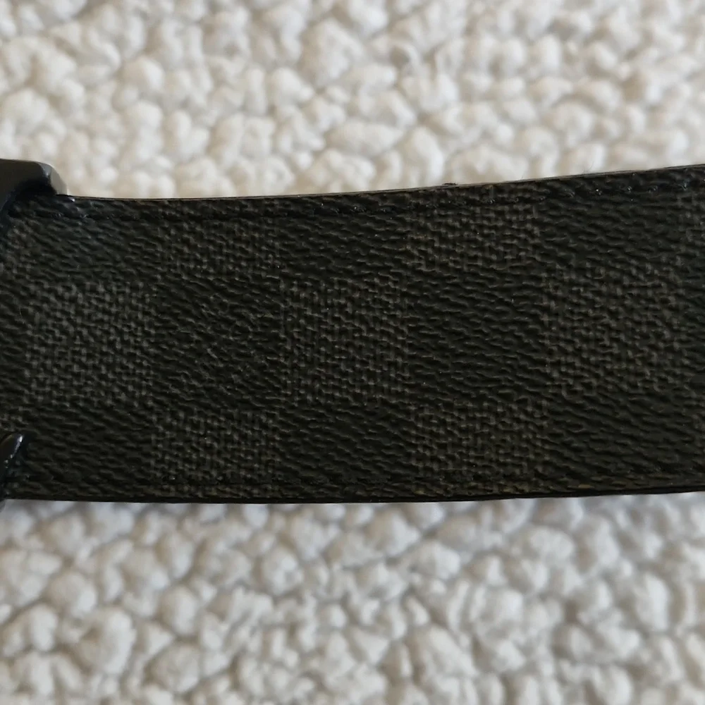 Louis Vuitton mens used belt - Picture 3 of 8